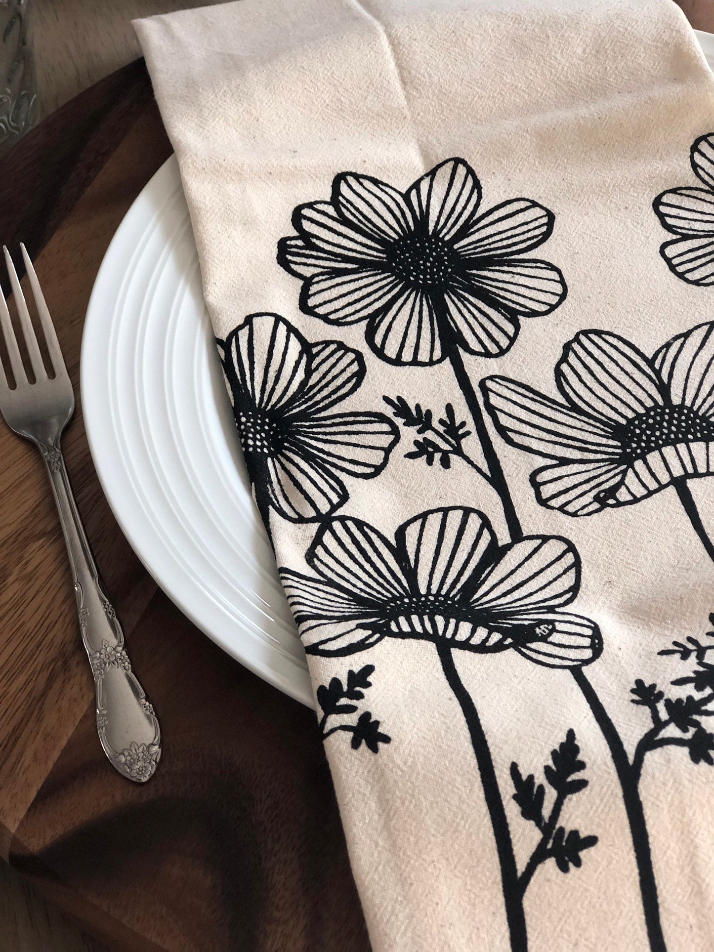 Cosmos flower napkin set